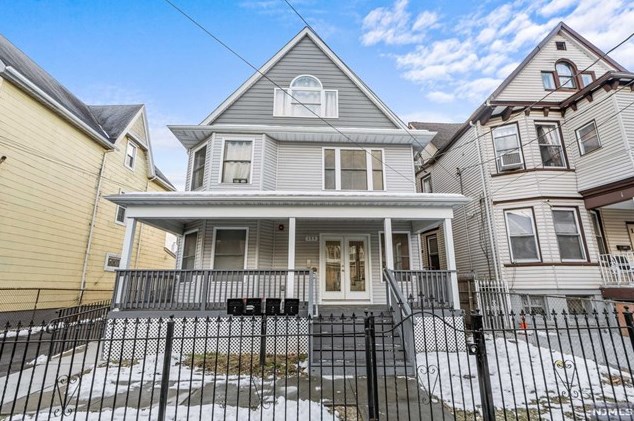 133 Pearsall Ave, Jersey City, NJ 07305-3811