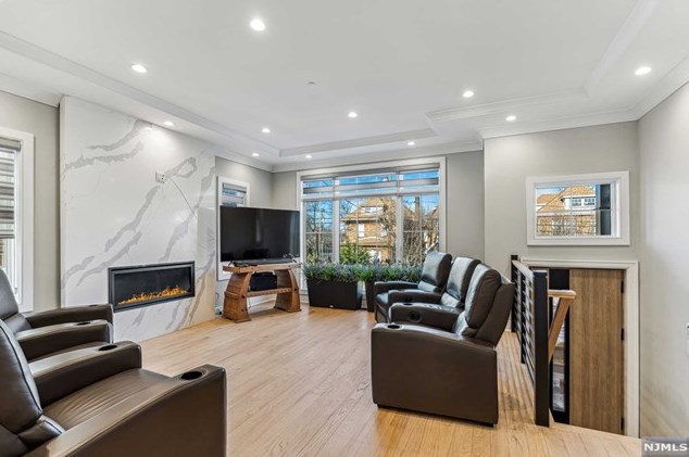 446 Greenmount Ave, Cliffside Park, NJ 07010-1633