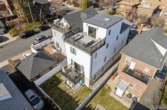 446 Greenmount Ave, Cliffside Park NJ 07010-1633 exterior