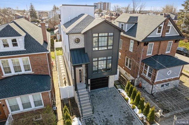 446 Greenmount Ave, Cliffside Park NJ 07010-1633 exterior