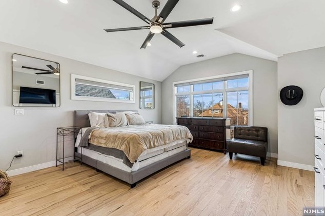 446 Greenmount Ave, Cliffside Park NJ 07010-1633 exterior