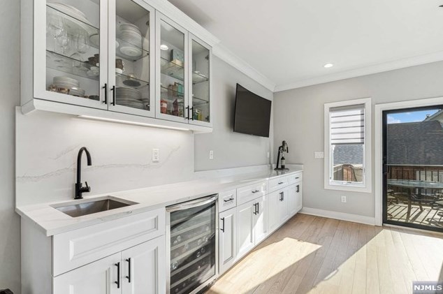 446 Greenmount Ave, Cliffside Park NJ 07010-1633 exterior