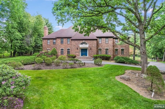 11 Eckert Farm Rd, Upper Saddle River, NJ 07458