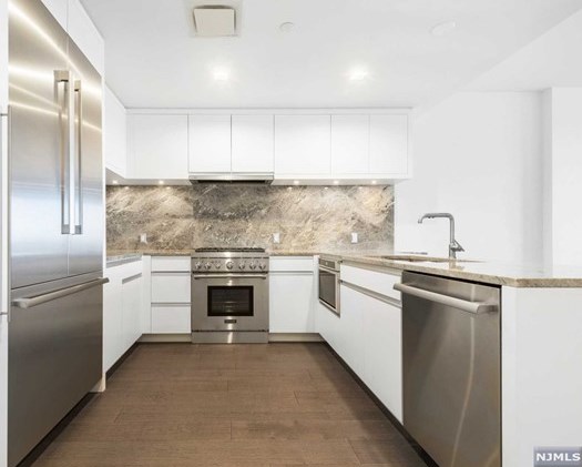 320 Adolphus Ave #1004, Cliffside Park, NJ 07010