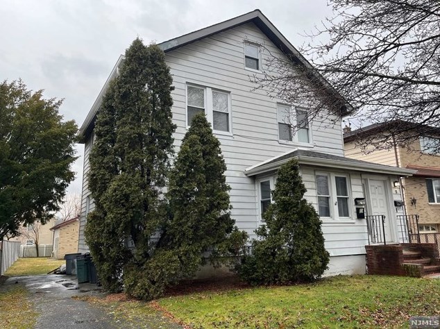 71 Grove St, Lodi, NJ 07644
