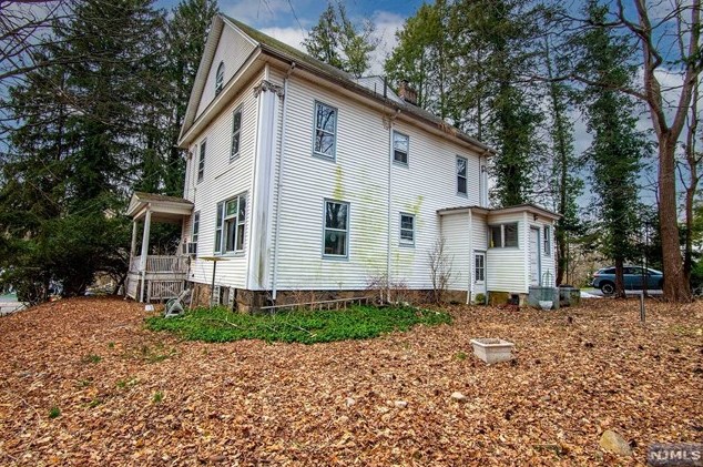 15 Carr Pl, Closter, NJ 07624