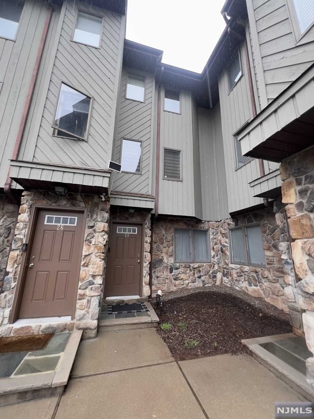 290 Hamilton Pl #24, Hackensack, NJ 07601