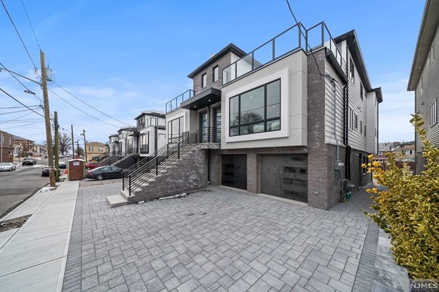 305 8th St #1, Fairview, NJ 07022