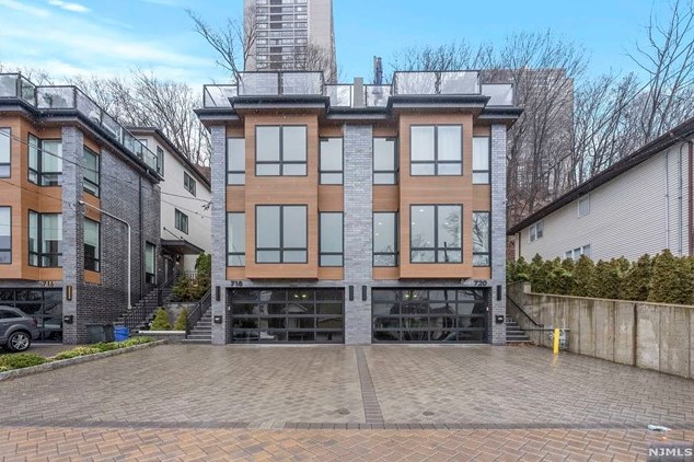718-720 Undercliff Ave, Edgewater, NJ 07020