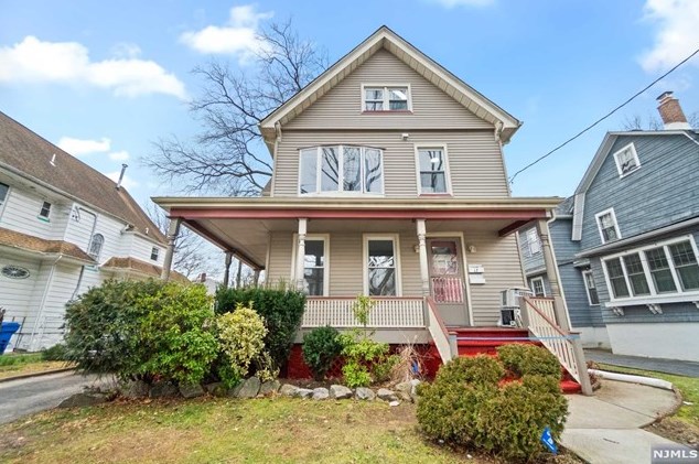 17 W Pierrepont Ave #1, Rutherford, NJ 07070