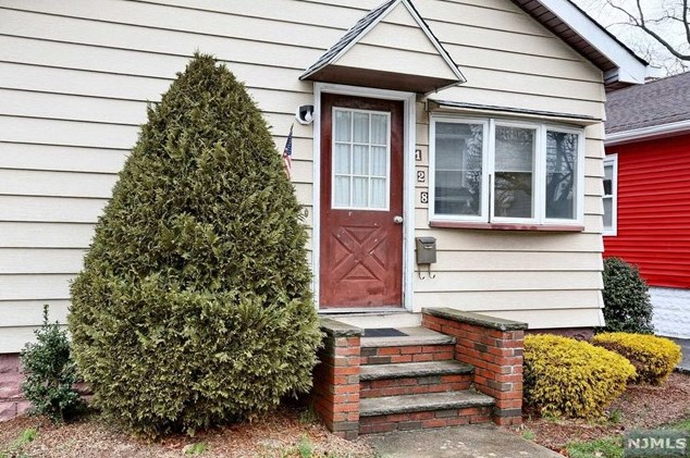 128 W Madison Ave, Dumont, NJ 07628