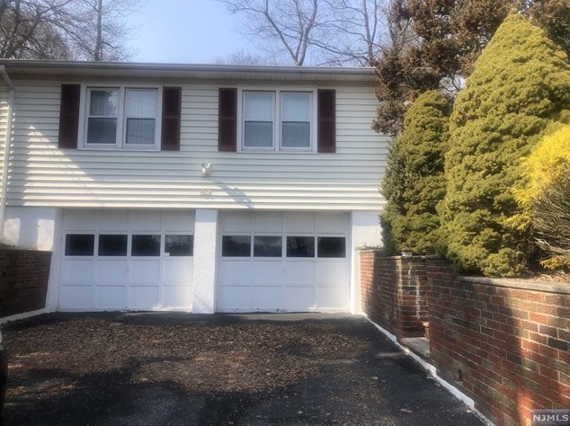 53 Garfield Ave, Town Center, NJ 07052-2329