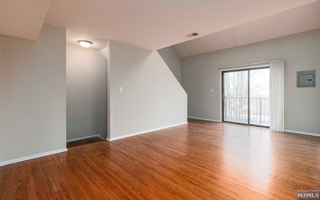 31 Ginger Ct, Tinton Falls NJ  07724-1869 exterior