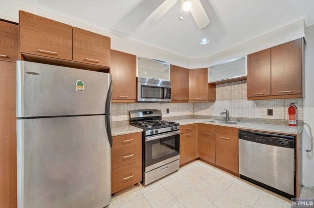 37 64th St, West New York, NJ 07093-4101