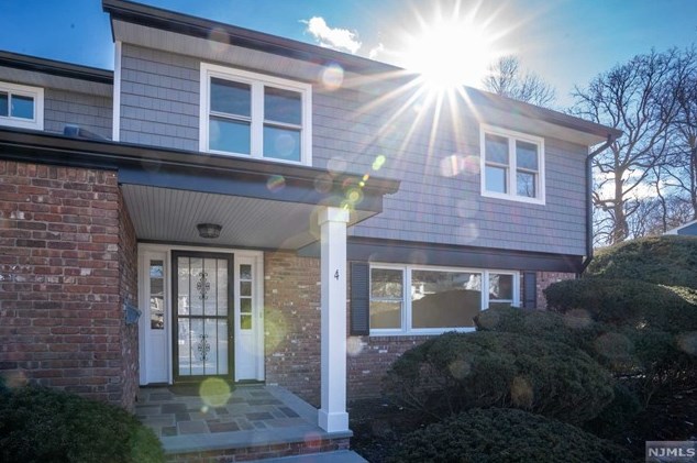 4 Sycamore St, Cresskill, NJ 07626