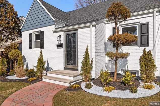420 Sutton Ave, Hackensack, NJ 07601