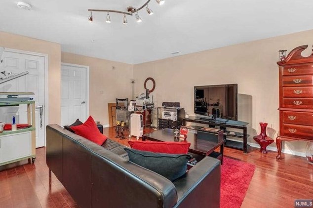 3 Tribeca Ave #506, Jersey City, NJ 07305