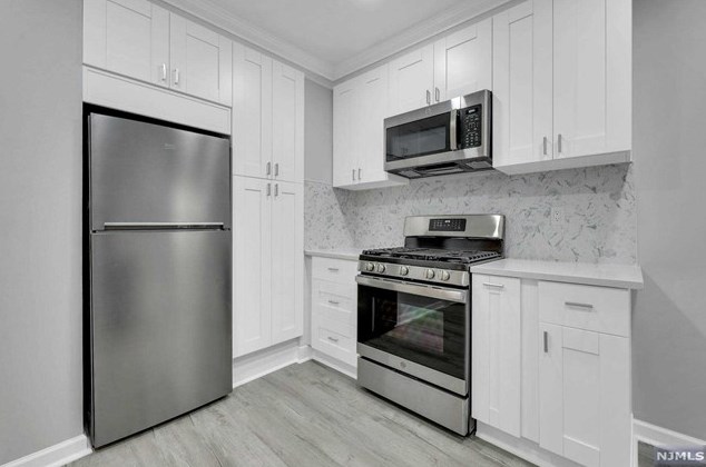 223 Stuyvesant Ave, Lyndhurst NJ  07071-1705 exterior