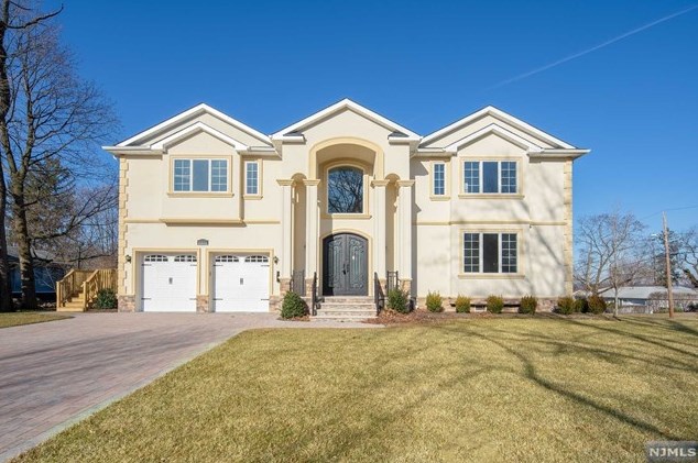 223 Hillcrest Dr, Paramus, NJ 07652