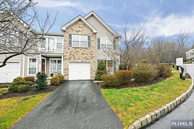 492 Shadow Mountain Rd, Mahwah, NJ 07430