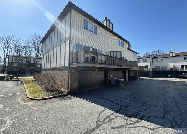 59 Canterbury Ln, N Milford, NJ 07646