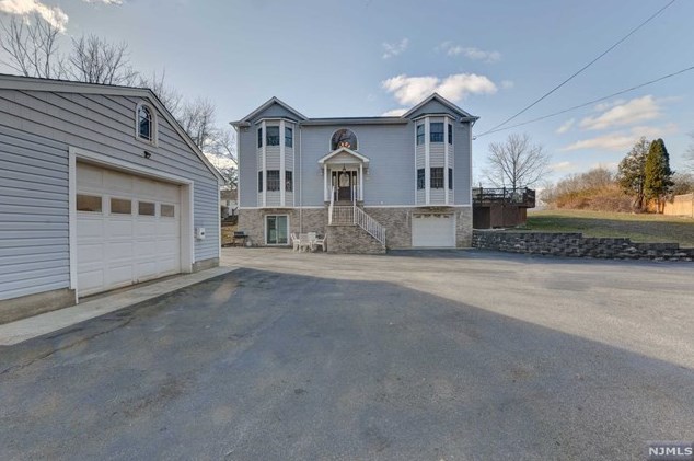166 Conklintown Rd, Midvale, NJ 07465-1615