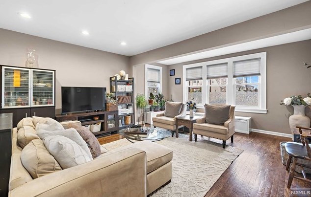 758 6th St, Lyndhurst, NJ 07071