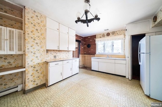 60 Woodcliff Lake Rd, Upper Saddle River, NJ 07458-3115
