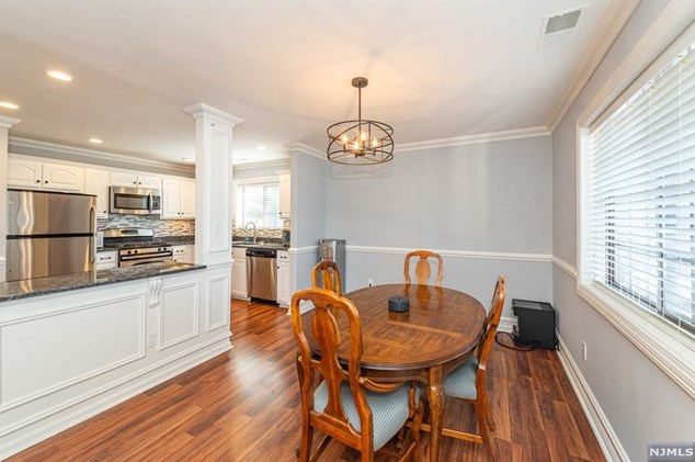 1009 Thoreau Ct, Mahwah NJ  07430-2393 exterior