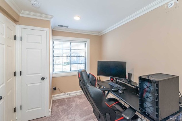 1009 Thoreau Ct, Mahwah NJ  07430-2393 exterior