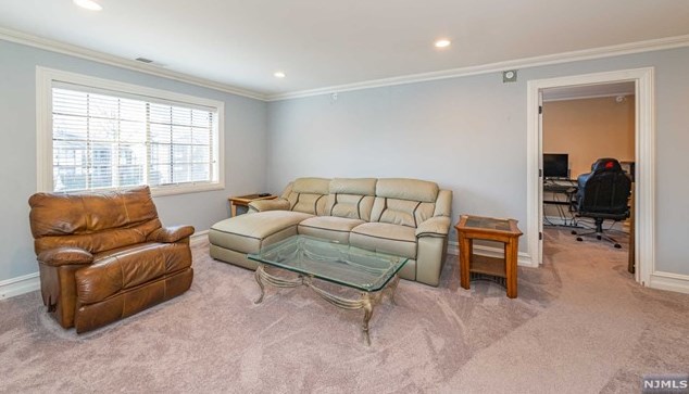 1009 Thoreau Ct, Mahwah NJ  07430-2393 exterior
