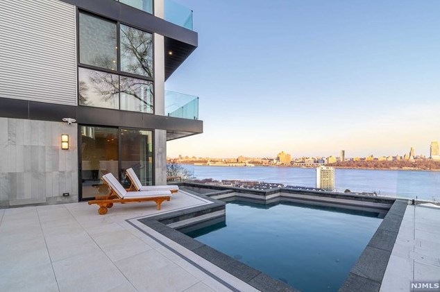 6 Columbia Ave, Cliffside Park, NJ 07010-3016