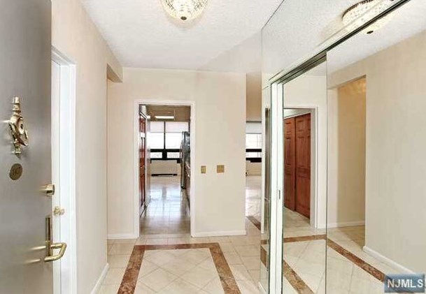 800 Palisade Ave, West Fort Lee NJ 07024-4111 exterior