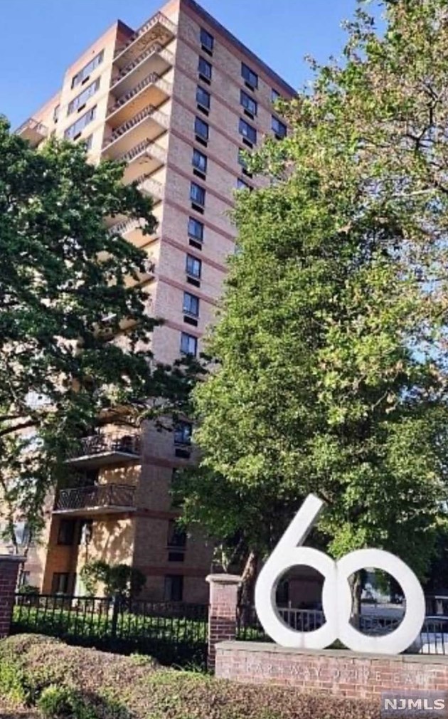 60 Parkway Dr E #10c, East Orange, NJ