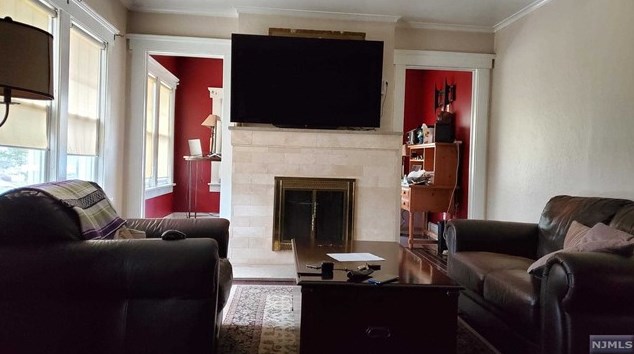 40 Clinton Ave, Hillsdale, NJ 07642