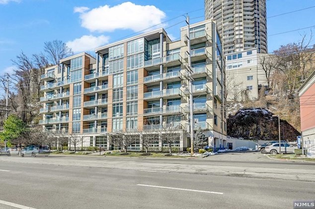 8125 River Rd #2a, North Bergen, NJ 07047