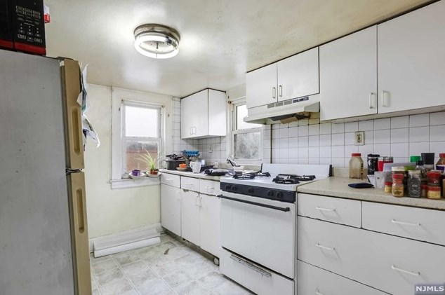 125 Park Ave, Newark, NJ 07104-1025