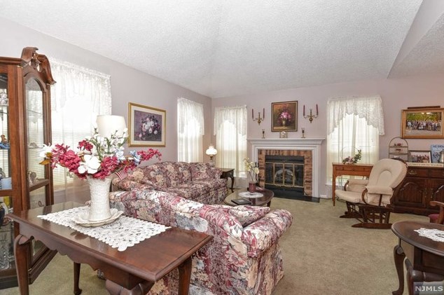 78 Konight Ct, Mahwah, NJ 07430-2959