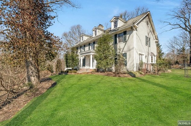 995 Dogwood Trail, Franklin Lakes, NJ 07417