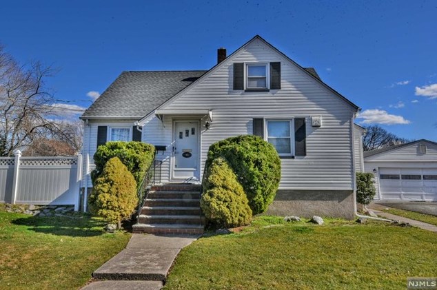 48 Brandt St, Little Ferry, NJ 07643-1537