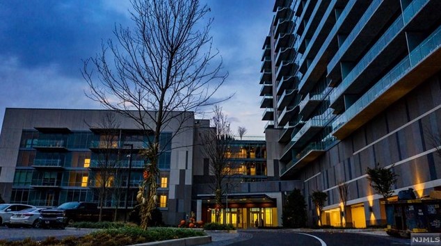 320 Adolphus Ave, Cliffside Park NJ  07010-2704 exterior