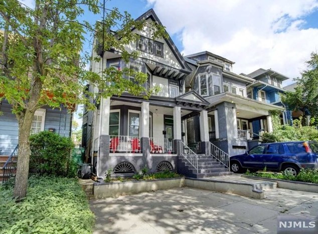 146 Bentley Ave, Jersey City, NJ 07304-1702