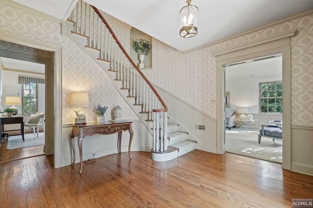 49 Creston Ave, Tenafly, NJ 07670