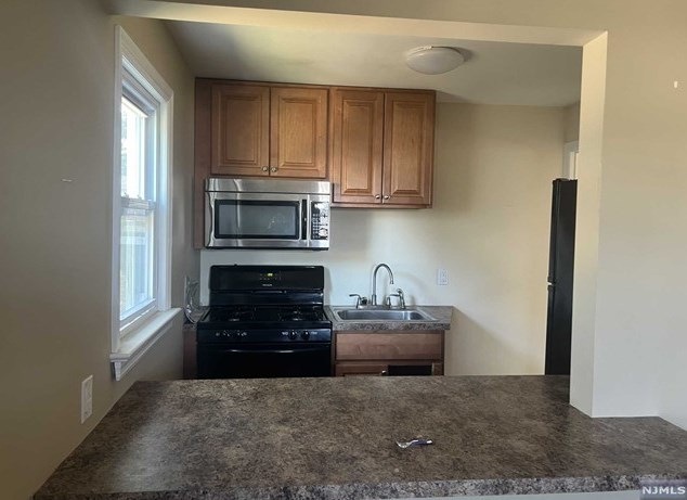 457 Washington Ave #a, Dumont, NJ 07628