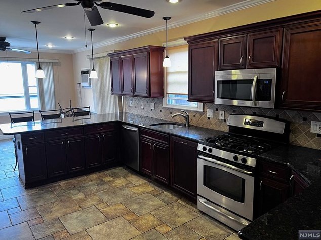 520 Westview Ave, Cliffside Park NJ  07010-1642 exterior