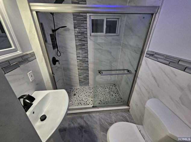 16 Home Pl, Clifton NJ  07011-3708 exterior