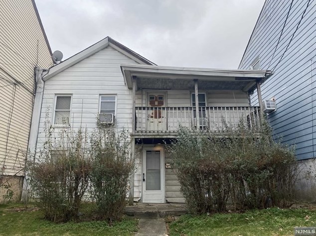 122 Caldwell Ave, Paterson NJ  07501-2512 exterior