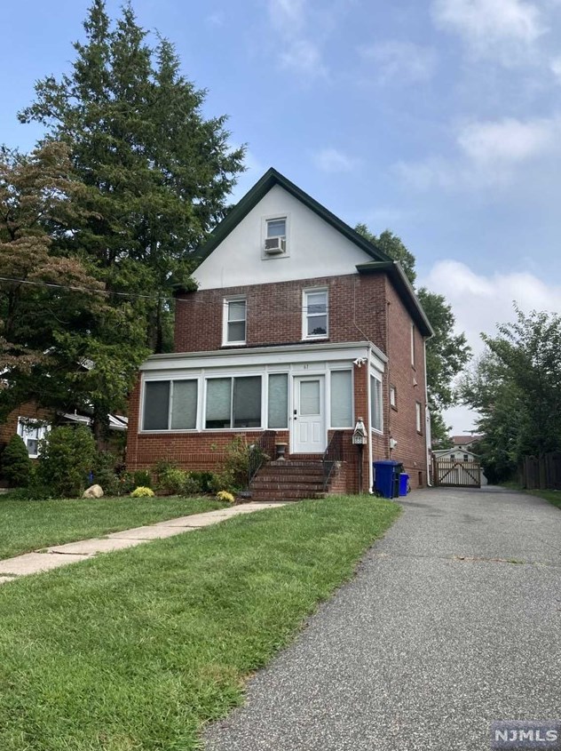61 Hillside Ave, Cresskill, NJ 07626