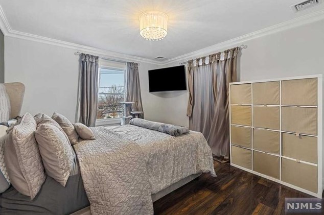 40 Palisade Ave, Bogota NJ  07603-1827 exterior