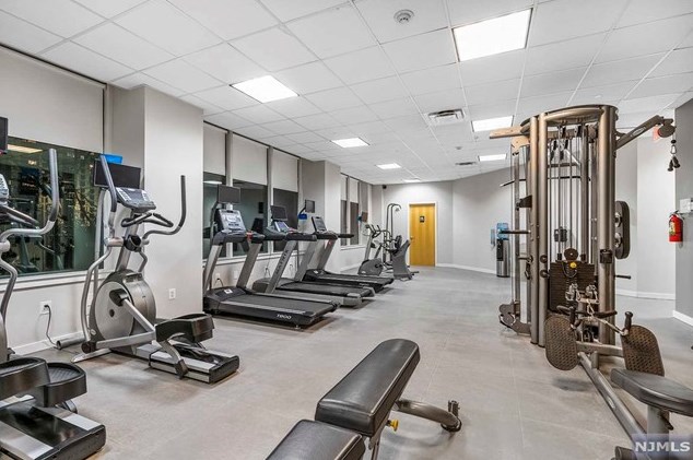 600 12th St Apt 201, Palisades Park, NJ 07650